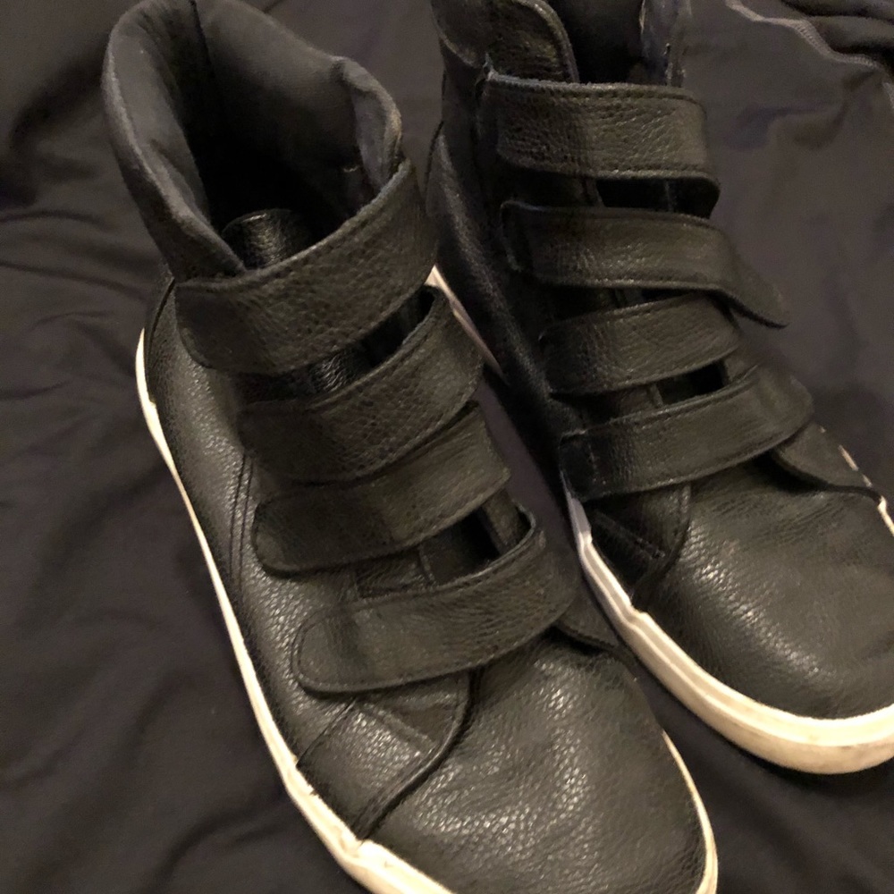 Velcro sneakers